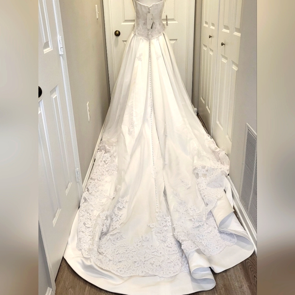 Anjolique Gorgeous White Boutique Gown Dress w/ Long Train